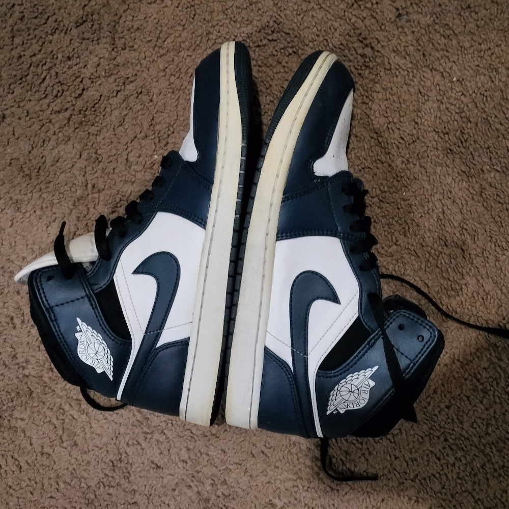 Shoes - Picture 2 of 8